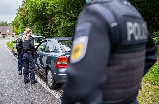 L’Allemagne lance des contrôles ponctuels aux frontières, alors que débute une nouvelle obligation de test