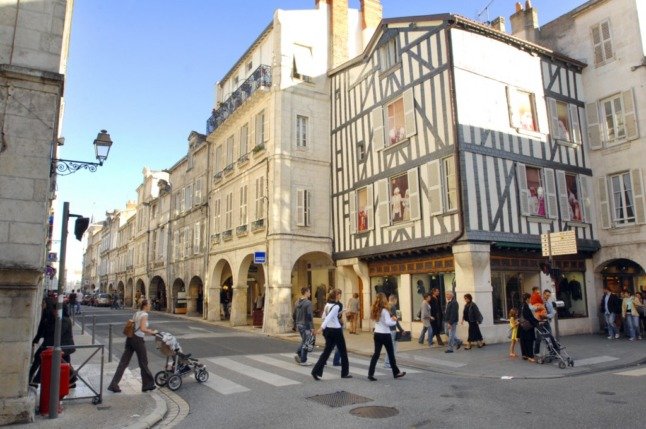 Tour d’horizon de l’immobilier français : Des règles hypothécaires plus strictes et la ville balnéaire préférée des Français