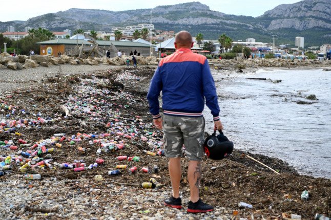 EN IMAGES : Comment les inondations et la grève des poubelles ont submergé Marseille de déchets.