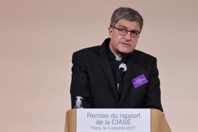Le gouvernement français convoque l’archevêque pour sa position sur la “confession au-dessus de la loi”.