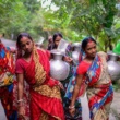 Pendant les deux semaines de la COP26, les femmes manqueront 2,5 millions de journées de travail pour aller chercher de l’eau
