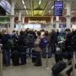 Des milliers de personnes se précipitent pour contourner les restrictions de voyage de Covid entre la France et le Royaume-Uni