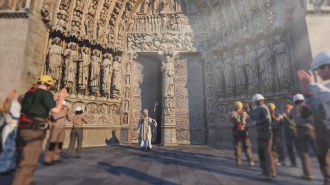 Les visiteurs découvrent l'histoire de Notre Dame du 12ème siècle à nos jours. 