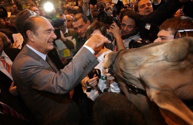 L'ancien président Jacques Chirac inaugure le salon de l'agriculture de Paris en 2007.