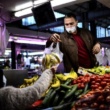 Les appels se multiplient en France pour des “bourses aux fruits et légumes” alors que les prix des aliments augmentent