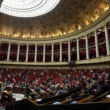 Les législateurs français interdisent les lieux publics aux non-vaccinés avec une nouvelle loi sur les virus.
