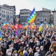 Des milliers de personnes se rassemblent à Florence et à Paris pour manifester leur soutien à l’Ukraine