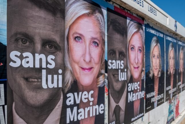 L'écart entre le président français Emmanuel Macron et sa rivale d'extrême droite Marine Le Pen se resserre