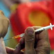 La France étend le deuxième rappel du vaccin Covid aux plus de 60 ans