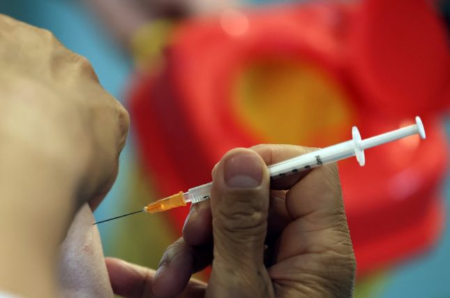 La France étend la deuxième injection de rappel du vaccin Covid aux plus de 60 ans