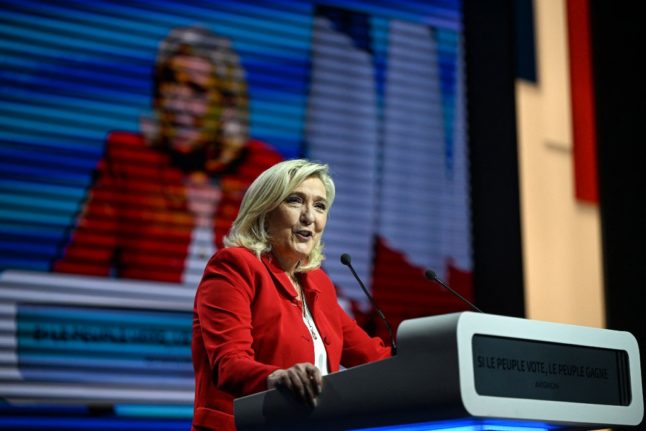 Le plan de Le Pen pour légaliser la discrimination contre les étrangers en France - y compris les binationaux
