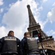 La police française arrête trois fraudeurs de la Tour Eiffel