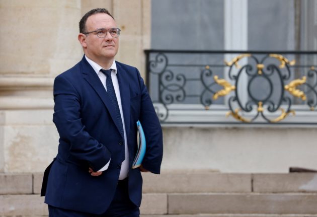 La pression monte sur la nouvelle ministre française du handicap pour qu'elle démissionne suite à des allégations de viol.