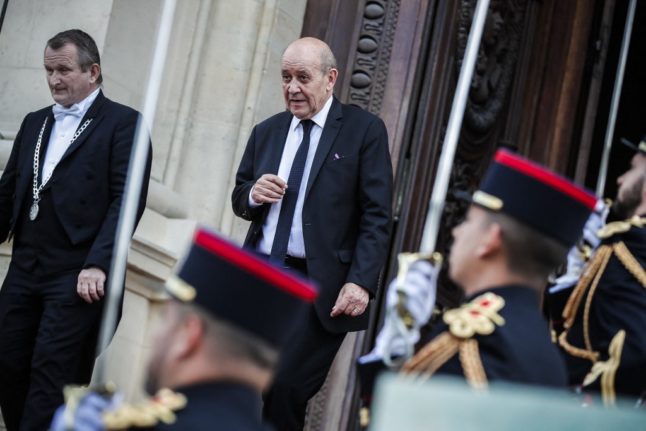 Le ministre français des Affaires étrangères sortant, Jean-Yves Le Drian, quitte le ministère à l'issue d'une cérémonie de passation de pouvoirs au ministère des Affaires étrangères à Paris, le 21 mai 2022.