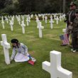 Les anciens combattants de la Seconde Guerre mondiale se rassemblent pour commémorer le débarquement du jour J en Normandie