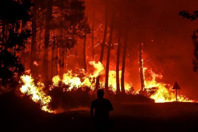 Un feu de forêt près de Belin-Beliet, dans le sud-ouest de la France,