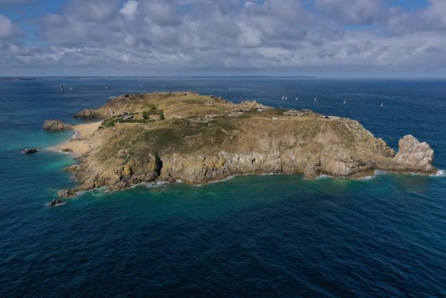 Une île française criblée de mines devient un paradis pour les randonneurs.