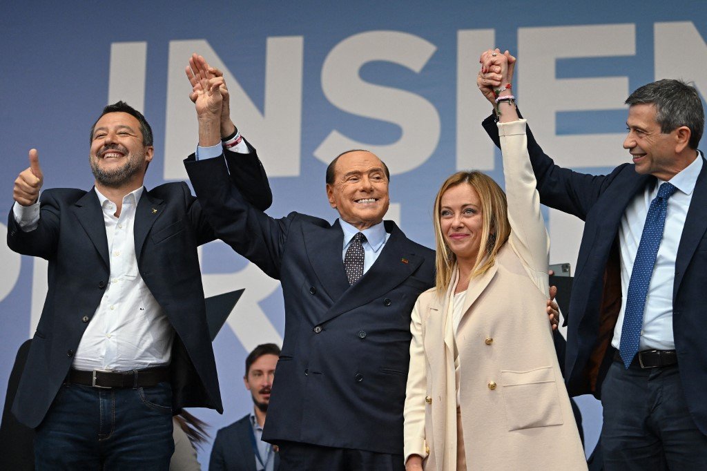 et les partis de droite Frères d'Italie (Fratelli d'Italia, FdI), la Ligue (Lega) et Forza Italia sur la Piazza del Popolo à Rome, avant les élections générales du 25 septembre. 
