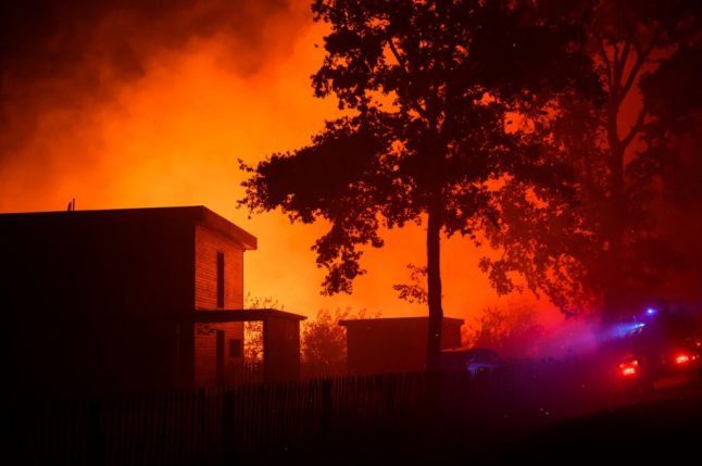 Les feux de forêt reprennent dans le sud-ouest de la France, obligeant les habitants à quitter leurs maisons.