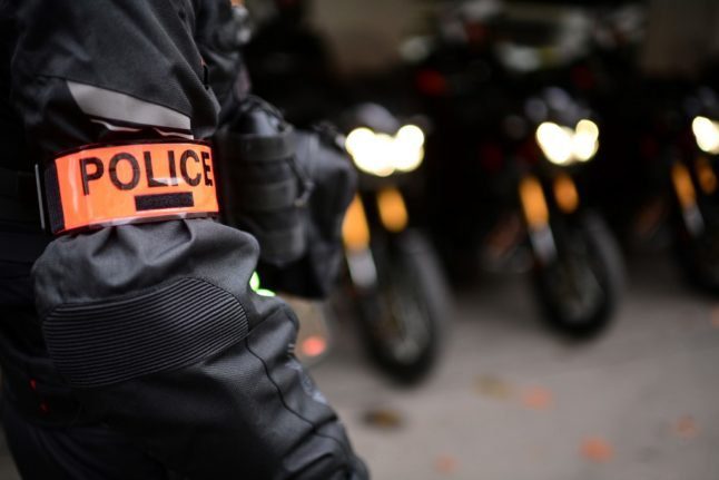 Mise en examen d'un policier de Paris pour le meurtre d'un conducteur