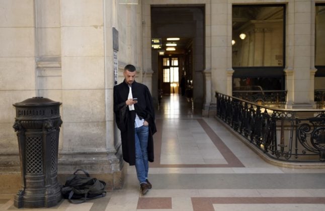 La France critiquée pour avoir forcé les suspects à débloquer leurs téléphones