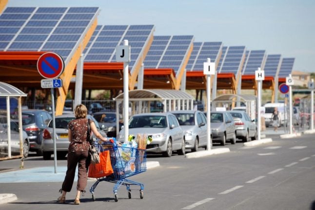 La France s'apprête à rendre les panneaux solaires obligatoires dans tous les grands parkings.