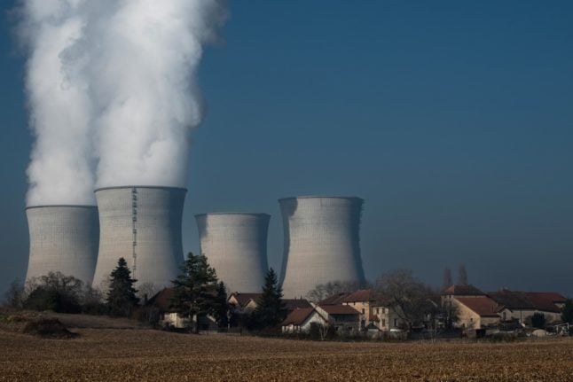 Le régulateur français approuve l'offre de l'Etat de renationaliser le géant de l'électricité.