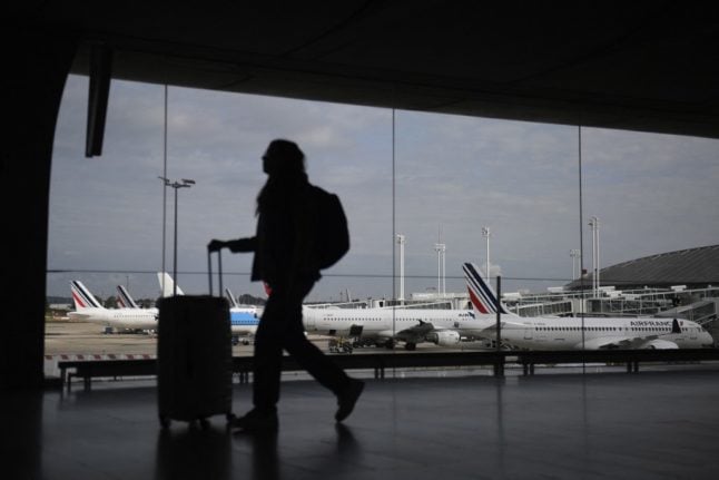 Le personnel des compagnies aériennes françaises menace de faire grève à Noël