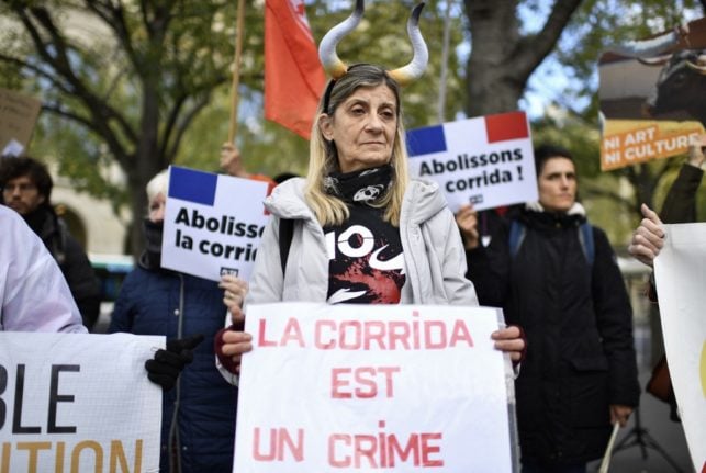Les législateurs français se prononcent sur l'interdiction de la tauromachie.