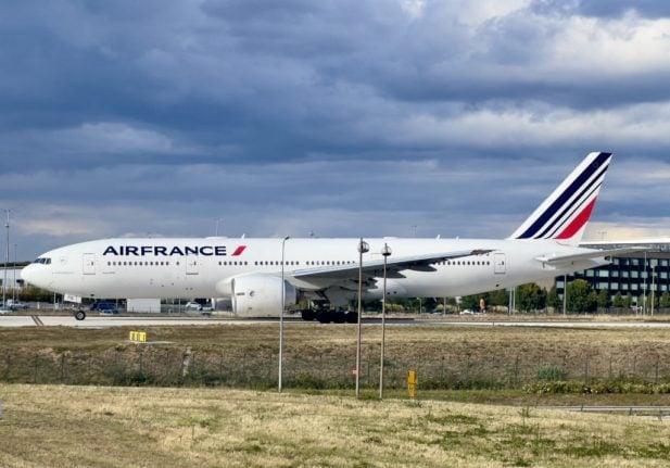 Un steward d'Air France gagne 10 ans de lutte pour ses dreadlocks.