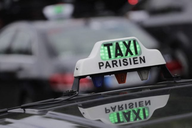 Une touriste parisienne déclare que son voyage a été gâché par une course de taxi à 890 €.