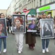 Les Kurdes organisent une marche de deuil à Paris après que le tireur ait tué 3 personnes.