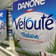 Le géant français de l’alimentation Danone fait l’objet d’une action en justice pour son utilisation du plastique.